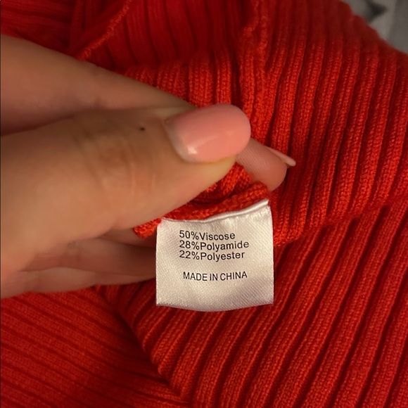 Red Ribbed Fitted Tank Top - Picture 4 of 5